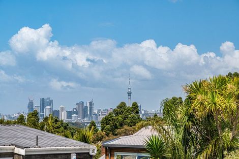 Photo of property in 2/158 Onewa Road, Northcote, Auckland, 0627