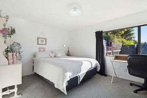 Photo of property in 11 Fern Grove, Taradale, Napier, 4112