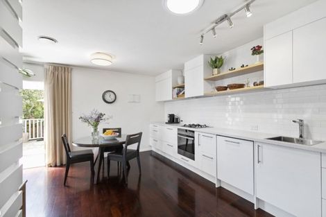 Photo of property in 8 Shanaway Rise, Hillcrest, Auckland, 0627