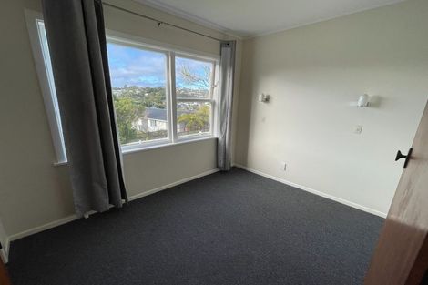 Photo of property in 9 Bellringer Crescent, Newlands, Wellington, 6037