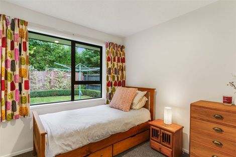 Photo of property in 33 Highland Place, Avonhead, Christchurch, 8042