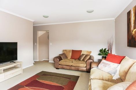 Photo of property in 11 Ina Ville Drive, Pukekohe, 2120