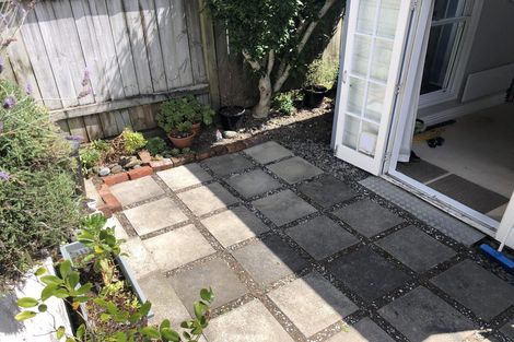 Photo of property in 9 Royal Street, Berhampore, Wellington, 6023