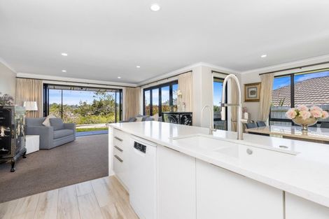 Photo of property in 72 Kittiwake Drive, Schnapper Rock, Auckland, 0632