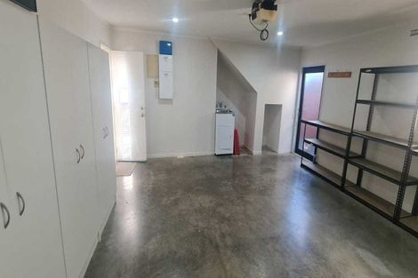 Photo of property in 6 Thornbury Crescent, East Tamaki Heights, Auckland, 2016