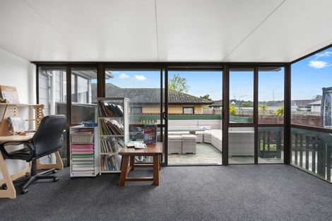 Photo of property in 6 Hamblyn Place, Ranui, Auckland, 0612