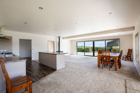 Photo of property in 2 Arthur Road, Paraite, New Plymouth, 4373