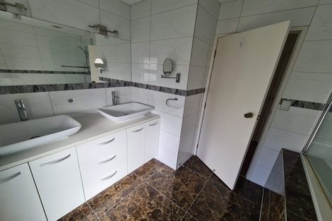 Photo of property in 29 Petrel Place, Massey, Auckland, 0614