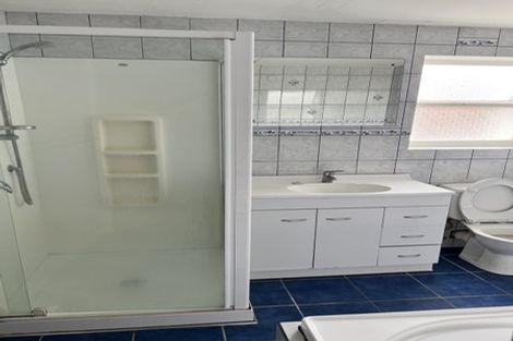 Photo of property in 40 Longburn Road, Henderson, Auckland, 0610