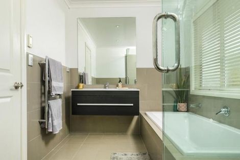 Photo of property in 2 Oscar Road, Greenhithe, Auckland, 0632
