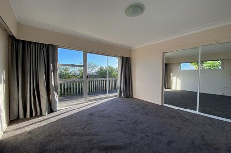 Photo of property in 2/96 Sunset Road, Unsworth Heights, Auckland, 0632