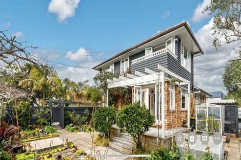 Photo of property in 1/42 East Coast Road, Milford, Auckland, 0620