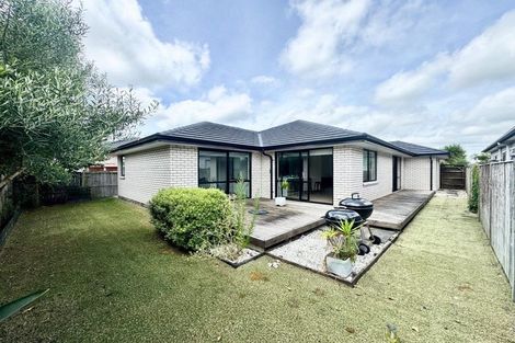 Photo of property in 65 Nobilo Road, Kumeu, 0810