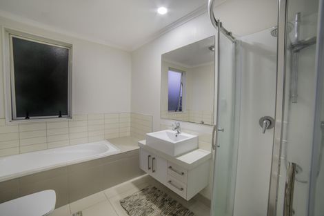 Photo of property in 16 Reins Road, Takanini, 2112