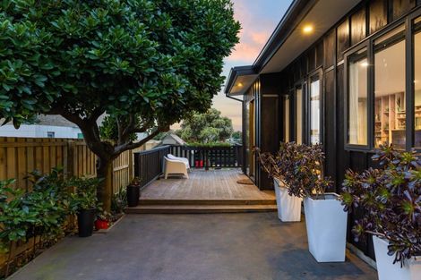 Photo of property in 23 Main Road, Redcliffs, Christchurch, 8081