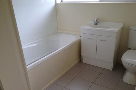 Photo of property in 2/98 Birkdale Road, Birkdale, Auckland, 0626