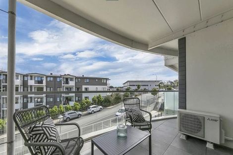 Photo of property in Apollo Apartments, 201/46 Rosedale Road, Rosedale, Auckland, 0632