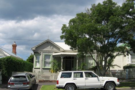 Photo of property in 30 Kiwi Road, Stanley Point, Auckland, 0624