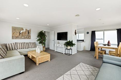 Photo of property in 10 Royalty Rise, Red Beach, 0932