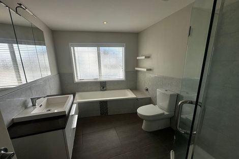 Photo of property in 28 Oakwood Grove, Eastern Beach, Auckland, 2012