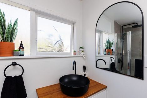 Photo of property in 19 Keeling Street, West End, Palmerston North, 4412