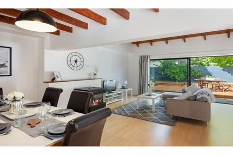 Photo of property in 23 Derrett Place, Saint Martins, Christchurch, 8022