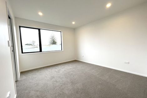 Photo of property in 4/12 Enderby Drive, Te Atatu Peninsula, Auckland, 0610