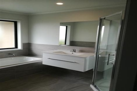 Photo of property in 32 Regis Park Drive, Pukekohe, 2120
