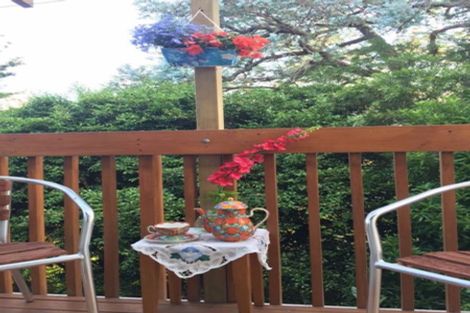 Photo of property in 2/1 Nea Place, Hillcrest, Auckland, 0627