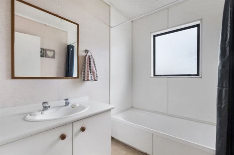 Photo of property in 1/12 Aurea Avenue, Pakuranga, Auckland, 2010