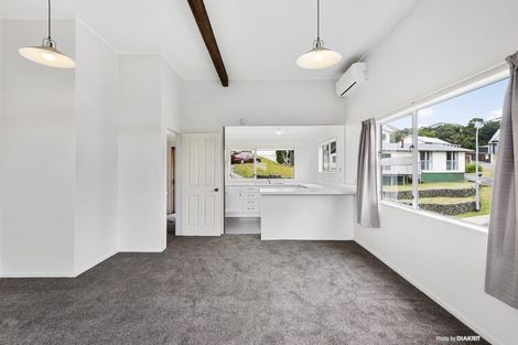 Photo of property in 5 Pimlico Place, Newlands, Wellington, 6037