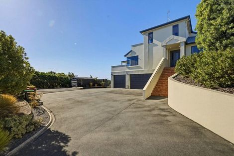 Photo of property in 31 Highcrest Heights, Westmorland, Christchurch, 8025