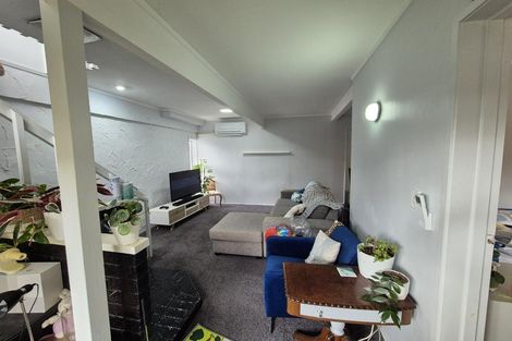 Photo of property in 2/12 Mahuta Grove, Northcote, Auckland, 0627