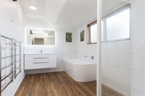 Photo of property in 16 Huntingdon Place, Avonhead, Christchurch, 8042