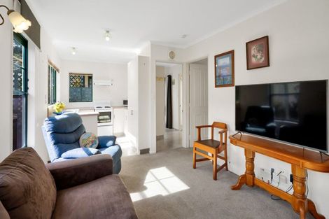 Photo of property in 70-76 Whiteley Street, Moturoa, New Plymouth, 4310