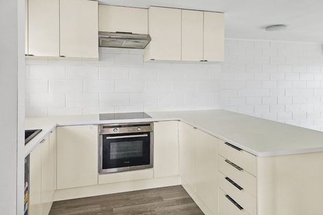 Photo of property in 15 Queen Mary Avenue, New Lynn, Auckland, 0600