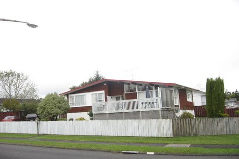 Photo of property in 1 Nan Place, Pakuranga Heights, Auckland, 2010