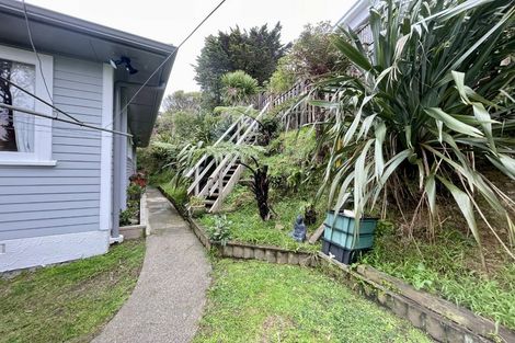 Photo of property in 19 Salford Street, Newlands, Wellington, 6037