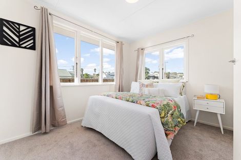 Photo of property in 9 Bay Street, Red Beach, 0932