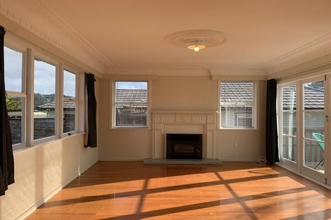 Photo of property in 72 Derwent Crescent, Titirangi, Auckland, 0604