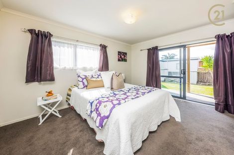 Photo of property in 3 Halberg Street, Papakura, 2110
