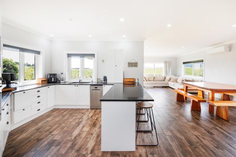 Photo of property in 52 Highland View Drive, Tokomaru, Palmerston North, 4474