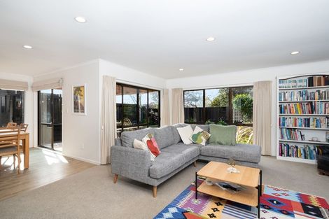 Photo of property in 11 Javelin Place, West Harbour, Auckland, 0618