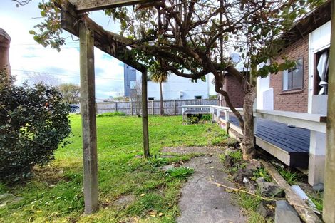Photo of property in 21 Ranui Station Road, Ranui, Auckland, 0612
