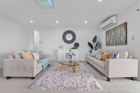 Photo of property in 2 Dhaka Lane, Ranui, Auckland, 0612