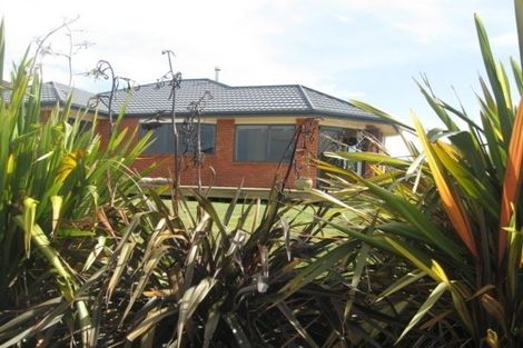Photo of property in 12 Sycamore Crescent, Fitzherbert, Palmerston North, 4410