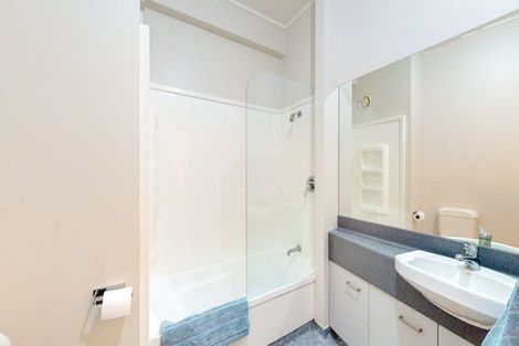 Photo of property in 17 Kent Terrace - Kent Apartments, 3d/16 Kent Terrace, Mount Victoria, Wellington, 6011