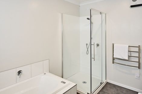 Photo of property in 2 Hauroko Glen, Aotea, Porirua, 5024