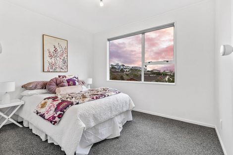 Photo of property in 10 Beauchamp Drive, Massey, Auckland, 0614