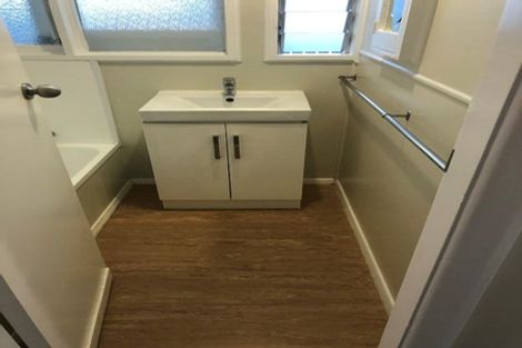 Photo of property in 47 Luckens Road, West Harbour, Auckland, 0618